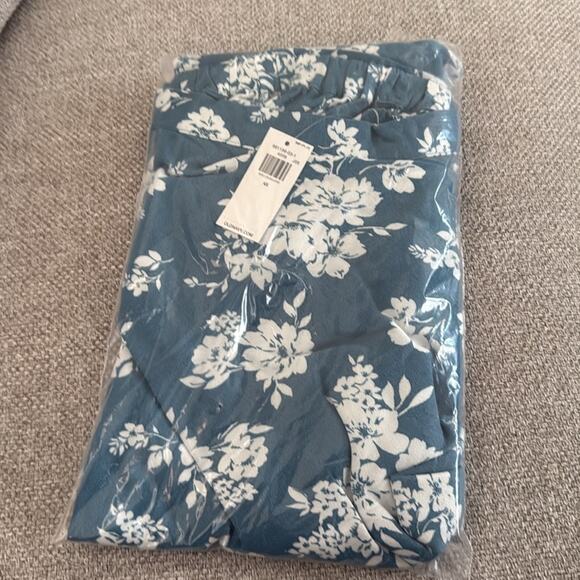 Old Navy Bold Floral Crepe A-Line Midi Skirt - Picture 11 of 12